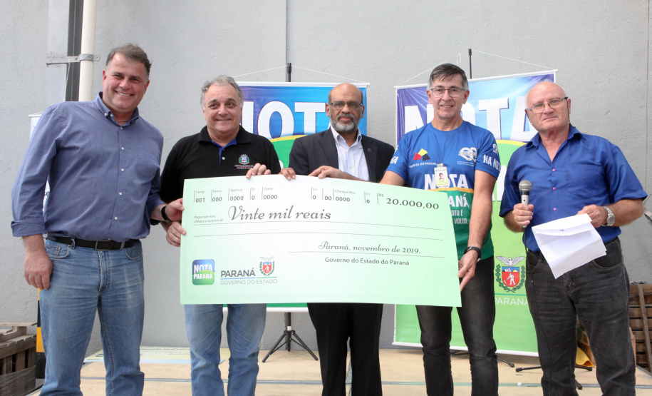 Duas contribuintes e uma entidade assistencial são as ganhadoras do sorteio deste mês do programa Nota Paraná, criado pelo Governo do Estado para atuar na educação fiscal da população paranaense e aumentar a arrecadação da Receita Estadual