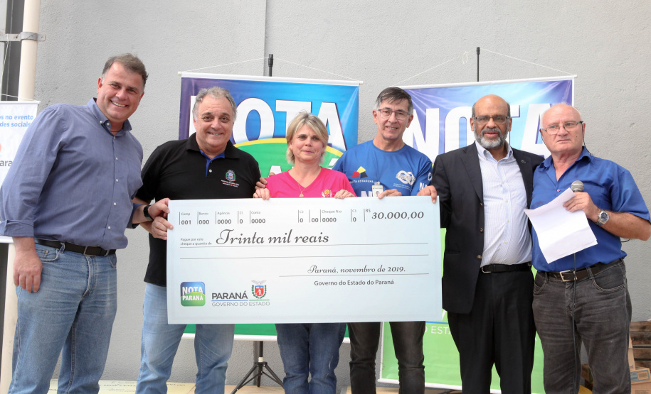 Duas contribuintes e uma entidade assistencial são as ganhadoras do sorteio deste mês do programa Nota Paraná, criado pelo Governo do Estado para atuar na educação fiscal da população paranaense e aumentar a arrecadação da Receita Estadual