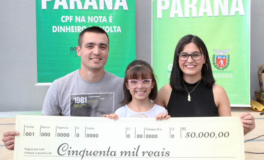 Duas contribuintes e uma entidade assistencial são as ganhadoras do sorteio deste mês do programa Nota Paraná, criado pelo Governo do Estado para atuar na educação fiscal da população paranaense e aumentar a arrecadação da Receita Estadual