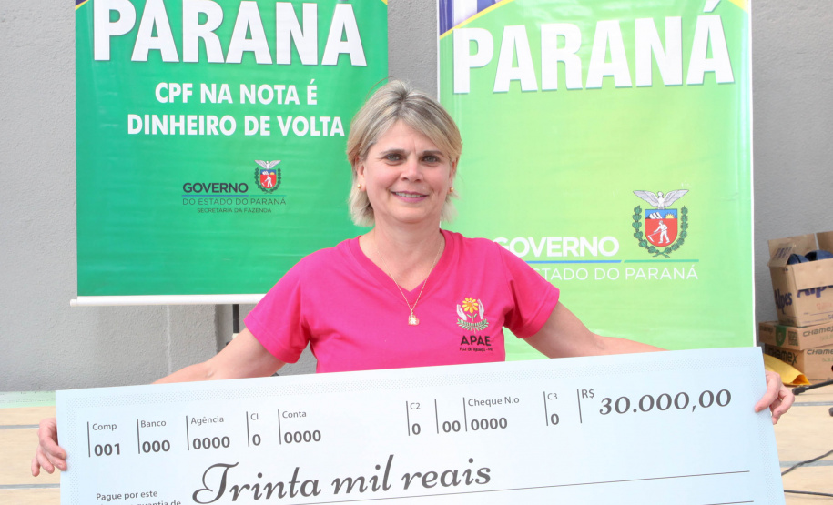 Duas contribuintes e uma entidade assistencial são as ganhadoras do sorteio deste mês do programa Nota Paraná, criado pelo Governo do Estado para atuar na educação fiscal da população paranaense e aumentar a arrecadação da Receita Estadual