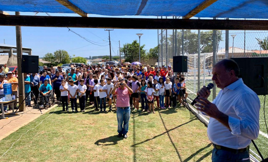 O Governo do Estado entregou nesta quinta-feira (21) em quatro municípios das Regiões dos Campos Gerais, Norte e Noroeste editais de licitação e inaugurou obras no valor total de R$ 6