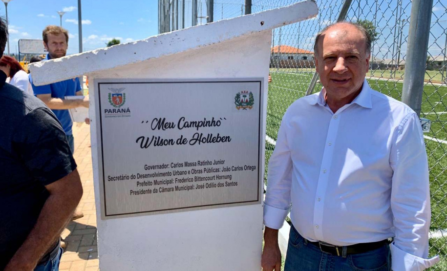 O Governo do Estado entregou nesta quinta-feira (21) em quatro municípios das Regiões dos Campos Gerais, Norte e Noroeste editais de licitação e inaugurou obras no valor total de R$ 6