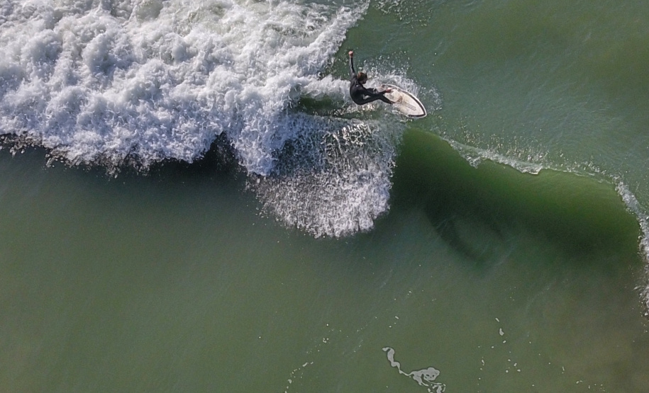 SURFE - Esporte praticado no mar em que o praticante fica em pé sobre uma prancha e desliza pelas ondas praticando manobras. As pranchas são classificadas atendendo ao seu desenho, forma, tamanho e material.Foto: José Fernando Ogura/AEN