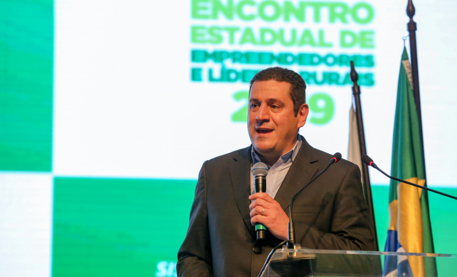 O governador em exercício, Darci Piana participa do Encontro Estadual de Empreendedores e Líderes Rurais no Expotrade Pinhais, na Região Metropolitana de Curitiba. Na foto, diretor da Copel Distribuição, Maximiliano Andres. Curitiba, 22/11/2019 - Foto: Geraldo Bubniak/AEN