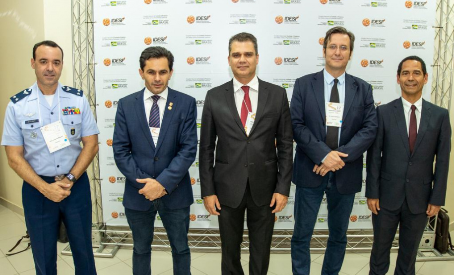 O secretário de Estado da Segurança Pública, Romulo Marinho Soares, participou, nesta quinta-feira (21) do VI Seminário Fronteiras do Brasil, que acontece até este sábado (23), em Foz do Iguaçu, com o tema “Desenvolvimento, Segurança e Integração. No evento, ele destacou a importância das ações conjuntas das forças de segurança para combater o crime organizado na região. Foto: Divulgação/SESP