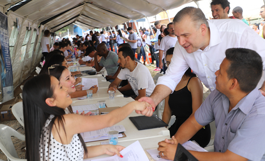 A segunda edição da Feira da Cidadania levou a moradores do tradicional bairro de Santa Felicidade, em Curitiba, diversos serviços gratuitos nesta sexta-feira (22). O destaque do evento foi o Mutirão de Emprego, encaminhou mais de 1,8 mil pessoas para vagas de trabalho.Foto: Divulgação/SEJUF