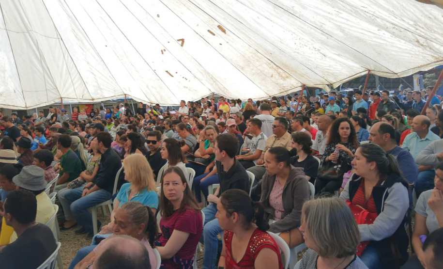A segunda edição da Feira da Cidadania levou a moradores do tradicional bairro de Santa Felicidade, em Curitiba, diversos serviços gratuitos nesta sexta-feira (22). O destaque do evento foi o Mutirão de Emprego, encaminhou mais de 1,8 mil pessoas para vagas de trabalho.Foto: Divulgação/SEJUF