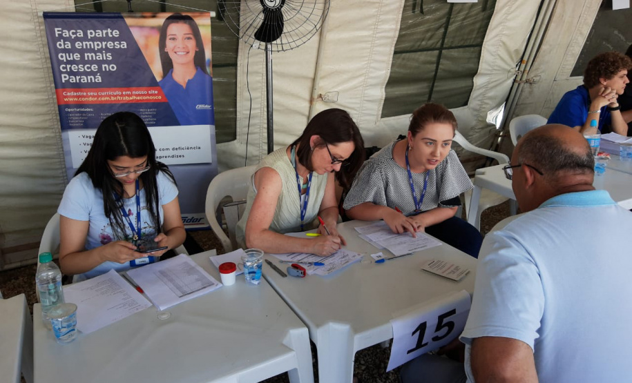 A segunda edição da Feira da Cidadania levou a moradores do tradicional bairro de Santa Felicidade, em Curitiba, diversos serviços gratuitos nesta sexta-feira (22). O destaque do evento foi o Mutirão de Emprego, encaminhou mais de 1,8 mil pessoas para vagas de trabalho. Foto: Divulgação/SEJUF