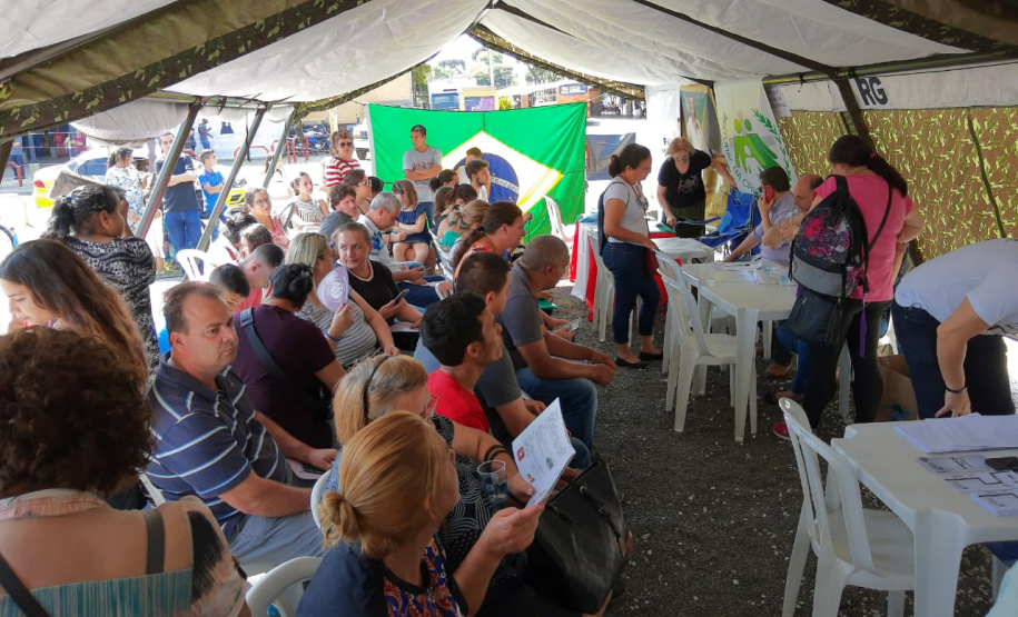 A segunda edição da Feira da Cidadania levou a moradores do tradicional bairro de Santa Felicidade, em Curitiba, diversos serviços gratuitos nesta sexta-feira (22). O destaque do evento foi o Mutirão de Emprego, encaminhou mais de 1,8 mil pessoas para vagas de trabalho. Foto: Divulgação/SEJUF
