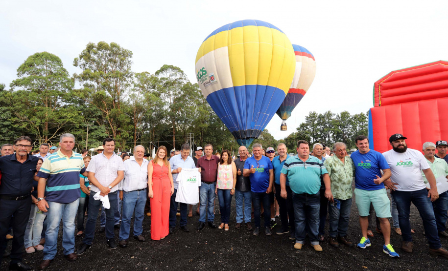 Aventura e Natureza, em Ribeirão Claro. Participaram: prefeito de Ribeirão Claro, Mario Augusto Pereira; diretor superintendente de Espotes, Hélio Wirbiski; diretor presidente do ITCG, Mozarte de Quadros Junior;   entre outros.Ribeirão Claro, 23-11-19.Foto: Arnaldo Alves / AEN.