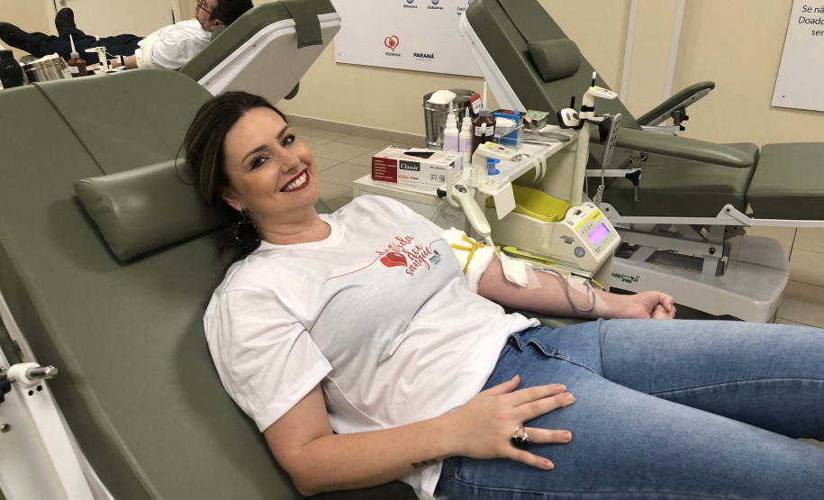 Servidores da Controladoria-Geral do Estado (CGE) se mobilizaram desde o início do mês para o Dia Nacional do Doador de Sangue Voluntário, celebrado nesta segunda-feira (25). O maior grupo se reuniu na sexta-feira (22) com apoio da Superintendência-Geral de Ação Solidária, vinculada à Secretaria da Justiça, Família e Trabalho, para doar sangue. Foto: Divulgação/CGE