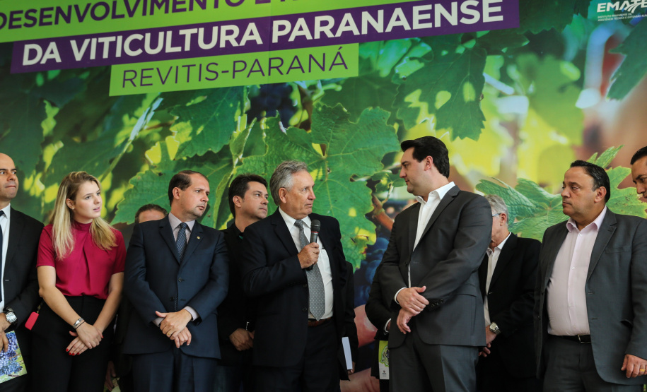 O Governador Carlos Massa Ratinho Júnior e o secretário estadual da Agricultura e Abastecimento, Norberto Ortigara, lançam nesta terça-feira (26),  o programa de Desenvolvimento e Revitalização da Viticultura e da Agroindústria Vitícola no Paraná, o Revitis.   Curitiba, 26/11/2019 - Foto: Geraldo Bubniak/AEN