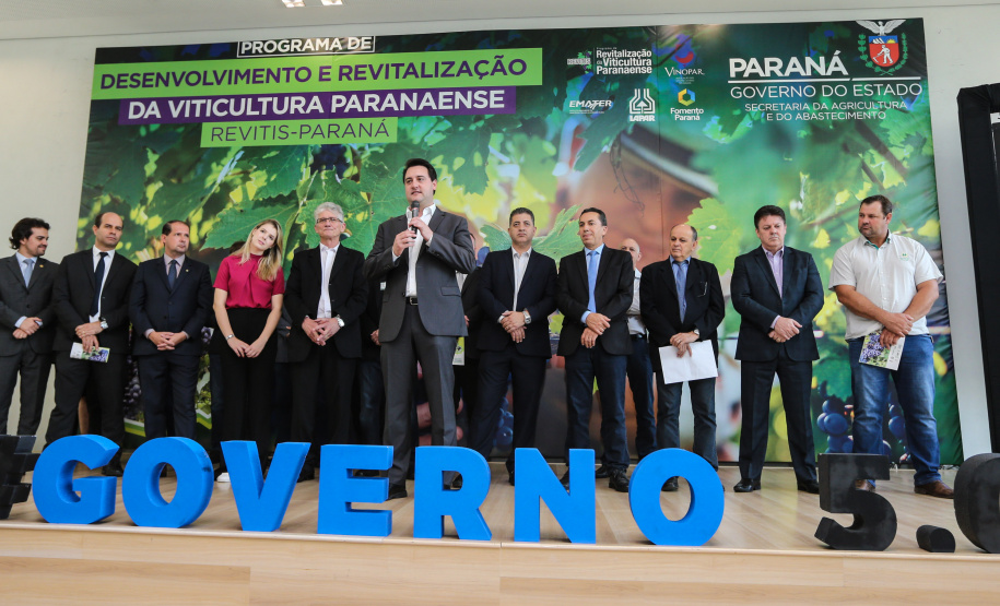 O Governador Carlos Massa Ratinho Júnior e o secretário estadual da Agricultura e Abastecimento, Norberto Ortigara, lançam nesta terça-feira (26),  o programa de Desenvolvimento e Revitalização da Viticultura e da Agroindústria Vitícola no Paraná, o Revitis.   Curitiba, 26/11/2019 - Foto: Geraldo Bubniak/AEN
