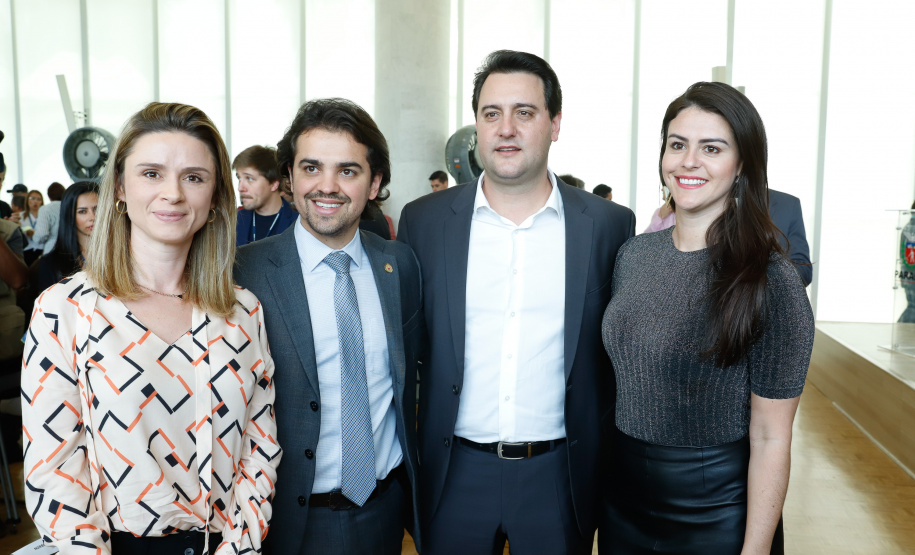 O governador Carlos Massa Ratinho Junior lançou nesta terça-feira (26), no Palácio Iguaçu, o programa Revitis, destinado a estimular a produção de uvas no Paraná. Iniciativa inédita no Estado, o programa está apoiado em quatro eixos: incentivo para a produção, reorganização da comercialização, desenvolvimento do turismo e apoio à agroindústria.