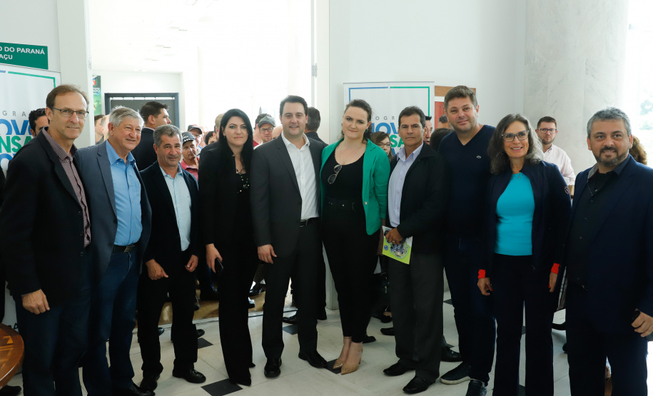 O governador Carlos Massa Ratinho Junior lançou nesta terça-feira (26), no Palácio Iguaçu, o programa Revitis, destinado a estimular a produção de uvas no Paraná. Iniciativa inédita no Estado, o programa está apoiado em quatro eixos: incentivo para a produção, reorganização da comercialização, desenvolvimento do turismo e apoio à agroindústria.