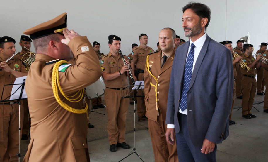Paraná e Reino Unido têm interesse em fortalecer o intercâmbio econômico e as relações comerciais. Possíveis parcerias nas áreas de infraestrutura, agricultura, biocombustíveis, saúde e educação foram discutidas nesta terça-feira (26) pelo vice-governador Darci Piana e o embaixador britânico no Brasil, Vijay Rangarajan, em reunião no Palácio Iguaçu. Foto: Ari Dias/AEN