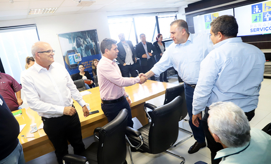 Onze municípios do Paraná vão receber 303 casas destinadas a famílias em situação de extrema pobreza. As moradias fazem parte do programa Nossa Gente, do Governo do Estado, com recursos do Banco Interamericano de Desenvolvimento (BID). O plano de trabalho para a construção dos imóveis foi assinado nesta terça-feira (26) pelo secretário da Justiça, Família e Trabalho, Ney Leprevost, e o presidente da Cohapar, Jorge Lange. Foto: Divulgação/SEJUF