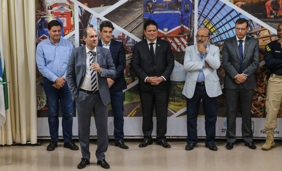 Na primeira reunião para apresentação do cronograma de atividades, o secretário de Estado da Infraestrutura e Logística, Sandro Alex, explicou que o objetivo dos grupos de trabalho do Governo do Estado e da União é garantir uma modelagem moderna de concessão.