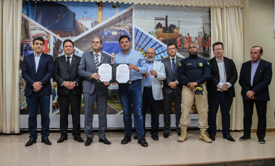 Na primeira reunião para apresentação do cronograma de atividades, o secretário de Estado da Infraestrutura e Logística, Sandro Alex, explicou que o objetivo dos grupos de trabalho do Governo do Estado e da União é garantir uma modelagem moderna de concessão.