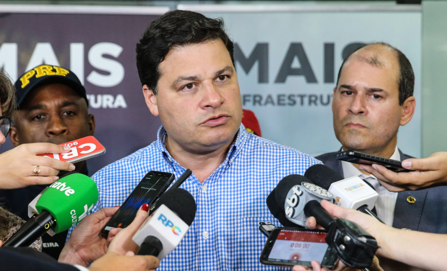 a primeira reunião para apresentação do cronograma de atividades, o secretário de Estado da Infraestrutura e Logística, Sandro Alex, explicou que o objetivo dos grupos de trabalho do Governo do Estado e da União é garantir uma modelagem moderna de concessão. “O que estamos propondo no lote de concessões do Paraná, que é o maior do Brasil, é uma modelagem com menores tarifas, que garanta valor justo para os usuários e investimentos importantes”, destacou.