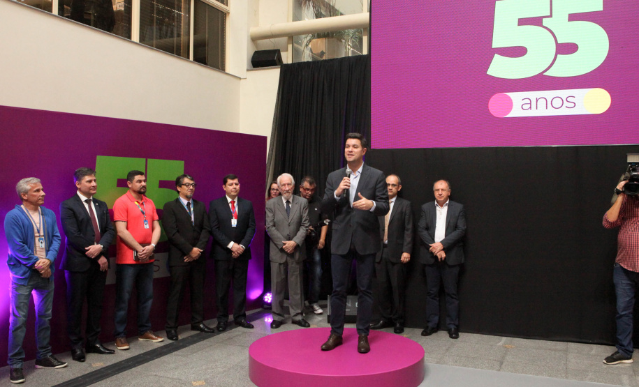 A Celepar comemorou nesta quarta-feira, 27 de novembro, 55 anos de história dedicada a facilitar a vida do cidadão paranaense. No evento de comemoração, com a presença do vice-governador Darci Piana, foi anunciado mais um projeto inovador, o CeleparLand, e também apresentada a nova identidade visual da empresa. Curitiba, 27/11/2019- Foto: Ari Dias/AEN