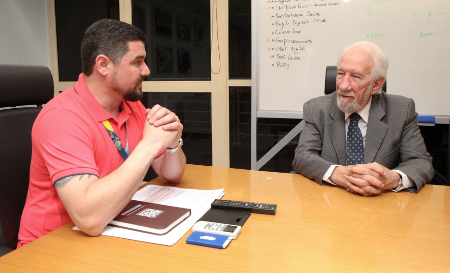 CELEPAR 55 ANOS A Celepar comemorou nesta quarta-feira, 27 de novembro, 55 anos de história dedicada a facilitar a vida do cidadão paranaense. No evento de comemoração, com a presença do vice-governador Darci Piana, foi anunciado mais um projeto inovador, o CeleparLand, e também apresentada a nova identidade visual da empresa. Curitiba, 27/11/2019- Foto: Ari Dias/AEN