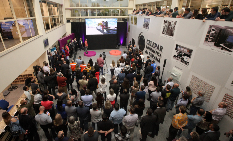 A Celepar comemorou nesta quarta-feira, 27 de novembro, 55 anos de história dedicada a facilitar a vida do cidadão paranaense. No evento de comemoração, com a presença do vice-governador Darci Piana, foi anunciado mais um projeto inovador, o CeleparLand, e também apresentada a nova identidade visual da empresa. Curitiba, 27/11/2019- Foto: Ari Dias/AEN