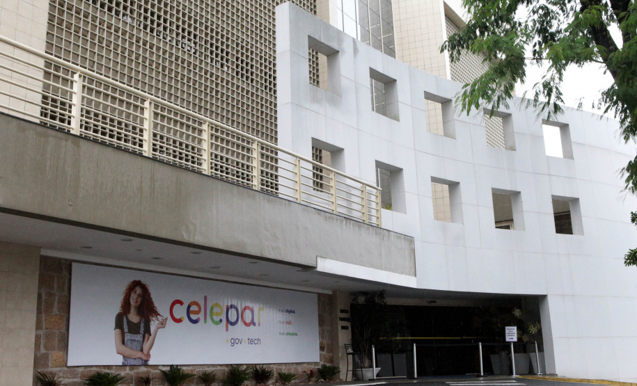 A Celepar comemorou nesta quarta-feira, 27 de novembro, 55 anos de história dedicada a facilitar a vida do cidadão paranaense. No evento de comemoração, com a presença do vice-governador Darci Piana, foi anunciado mais um projeto inovador, o CeleparLand, e também apresentada a nova identidade visual da empresa. Curitiba, 27/11/2019- Foto: Ari Dias/AEN