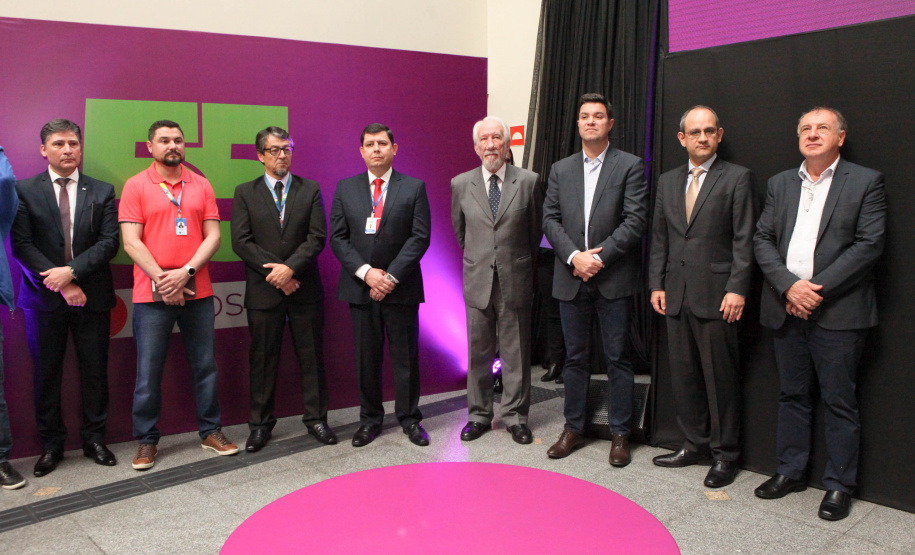 A Celepar comemorou nesta quarta-feira, 27 de novembro, 55 anos de história dedicada a facilitar a vida do cidadão paranaense. No evento de comemoração, com a presença do vice-governador Darci Piana, foi anunciado mais um projeto inovador, o CeleparLand, e também apresentada a nova identidade visual da empresa. Curitiba, 27/11/2019- Foto: Ari Dias/AEN