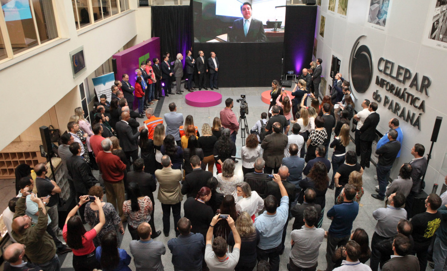 A Celepar comemorou nesta quarta-feira, 27 de novembro, 55 anos de história dedicada a facilitar a vida do cidadão paranaense. No evento de comemoração, com a presença do vice-governador Darci Piana, foi anunciado mais um projeto inovador, o CeleparLand, e também apresentada a nova identidade visual da empresa. Curitiba, 27/11/2019- Foto: Ari Dias/AEN