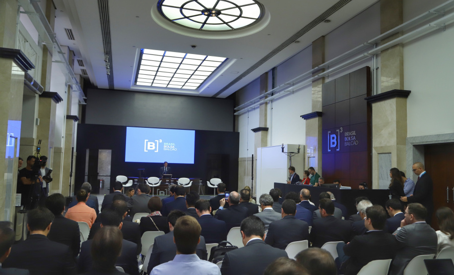 O governador Carlos Massa Ratinho Junior apresentou nesta quarta-feira (27), na Bolsa de Valores de São Paulo, as oportunidades de investimentos no Paraná. Ele destacou os potenciais do Estado, a moderna legislação sobre Parcerias Público-Privadas (PPPs) e o novo programa de concessão de rodovias, que vai abranger 4,1 quilômetros de estradas.Foto: José Fernando Ogura/AEN