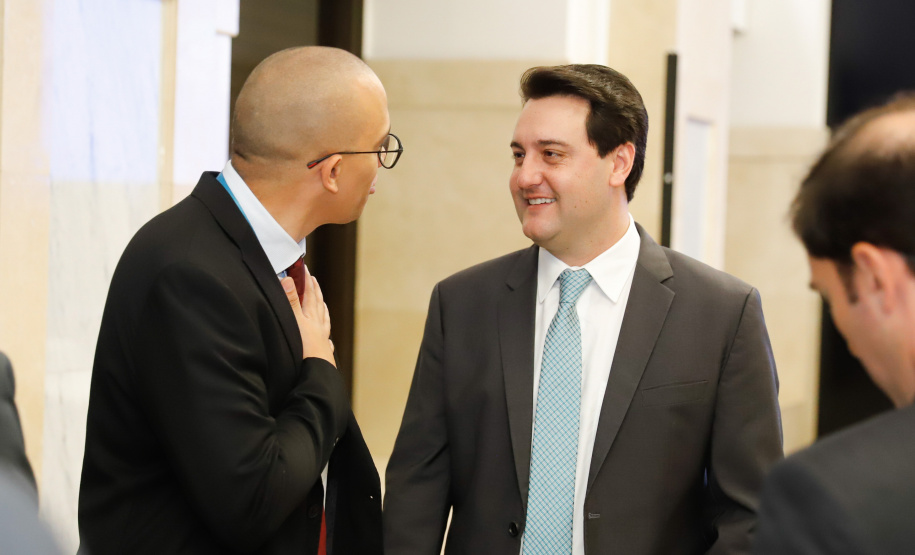 O governador Carlos Massa Ratinho Junior apresentou nesta quarta-feira (27), na Bolsa de Valores de São Paulo, as oportunidades de investimentos no Paraná. Ele destacou os potenciais do Estado, a moderna legislação sobre Parcerias Público-Privadas (PPPs) e o novo programa de concessão de rodovias, que vai abranger 4,1 quilômetros de estradas.