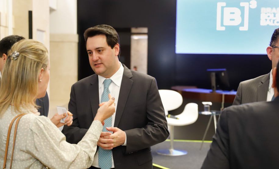 O governador Carlos Massa Ratinho Junior apresentou nesta quarta-feira (27), na Bolsa de Valores de São Paulo, as oportunidades de investimentos no Paraná. Ele destacou os potenciais do Estado, a moderna legislação sobre Parcerias Público-Privadas (PPPs) e o novo programa de concessão de rodovias, que vai abranger 4,1 quilômetros de estradas.