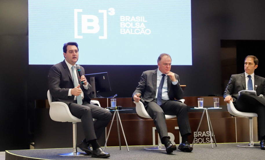 O governador Carlos Massa Ratinho Junior apresentou nesta quarta-feira (27), na Bolsa de Valores de São Paulo, as oportunidades de investimentos no Paraná. Ele destacou os potenciais do Estado, a moderna legislação sobre Parcerias Público-Privadas (PPPs) e o novo programa de concessão de rodovias, que vai abranger 4,1 quilômetros de estradas.