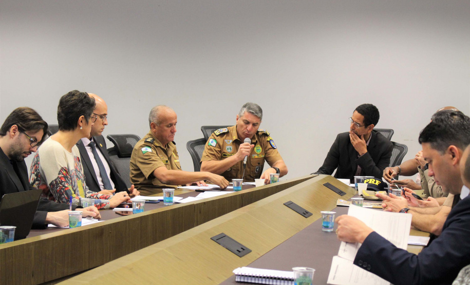 Forças policiais atuantes do projeto Em Frente Brasil, implantado em agosto deste ano no município de São José dos Pinhais, Região Metropolitana de Curitiba, participaram na manhã desta quarta-feira (27) de uma videoconferência com o ministro da Justiça e Segurança Pública, Sério Moro. A reunião ocorreu na sede da Secretaria da Segurança Pública, no bairro Centro Cívico, em Curitiba, e contou com a presença do secretário Romulo Marinho Soares. Foto: SESP