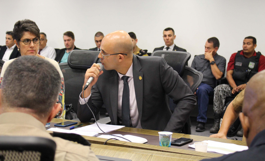 Forças policiais atuantes do projeto Em Frente Brasil, implantado em agosto deste ano no município de São José dos Pinhais, Região Metropolitana de Curitiba, participaram na manhã desta quarta-feira (27) de uma videoconferência com o ministro da Justiça e Segurança Pública, Sério Moro. A reunião ocorreu na sede da Secretaria da Segurança Pública, no bairro Centro Cívico, em Curitiba, e contou com a presença do secretário Romulo Marinho Soares. Foto: SESP