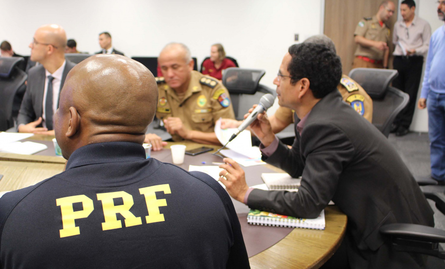 Forças policiais atuantes do projeto Em Frente Brasil, implantado em agosto deste ano no município de São José dos Pinhais, Região Metropolitana de Curitiba, participaram na manhã desta quarta-feira (27) de uma videoconferência com o ministro da Justiça e Segurança Pública, Sério Moro. A reunião ocorreu na sede da Secretaria da Segurança Pública, no bairro Centro Cívico, em Curitiba, e contou com a presença do secretário Romulo Marinho Soares. Foto: SESP