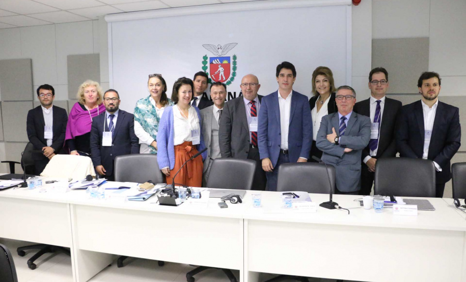 Especialistas de nove países participam, em Curitiba, do Encontro Anual da IFFD - International Federation for Family (IFFD). Aberto quarta-feira (27), o encontro de dois dias antecede os trabalhos da Conferência Família e Inovação Social, que acontece nesta sexta-feira (29), no Museu Oscar Niemeyer, e é realizada em parceria com o Governo do Paraná, por meio da Secretaria do Planejamento e Projetos Estruturantes do Governo do Paraná. Foto: Divulgação/SEPL