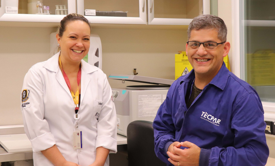 Tecpar coopera com estudo sobre transplante de válvulas cardíacas. Na foto, a farmacêutica bioquímica Luciana Nazareno Wollmann e o técnico de desenvolvimento tecnológico do Tecpar Everaldo Fonseca Leite