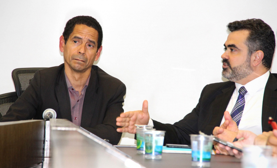 A Secretaria de Estado da Segurança Pública assinou nesta quarta-feira (27) um Termo de Cooperação Técnica com a Polícia Federal, o qual prevê aos integrantes das duas instituições acesso aos sistemas de dados internos de cada órgão e compartilhamento de informações. O acordo foi firmado na sede da Secretaria, em Curitiba. Foto: SESP