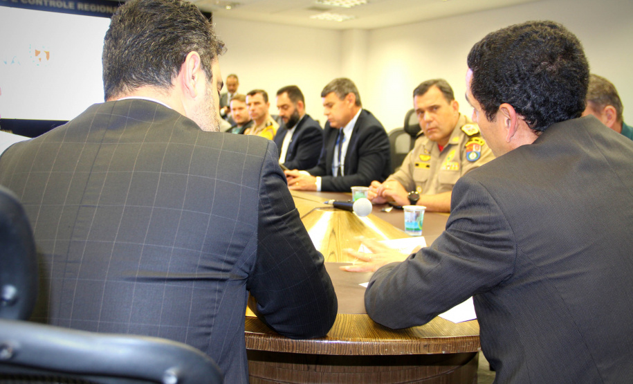 A Secretaria de Estado da Segurança Pública assinou nesta quarta-feira (27) um Termo de Cooperação Técnica com a Polícia Federal, o qual prevê aos integrantes das duas instituições acesso aos sistemas de dados internos de cada órgão e compartilhamento de informações. O acordo foi firmado na sede da Secretaria, em Curitiba. Foto: SESP