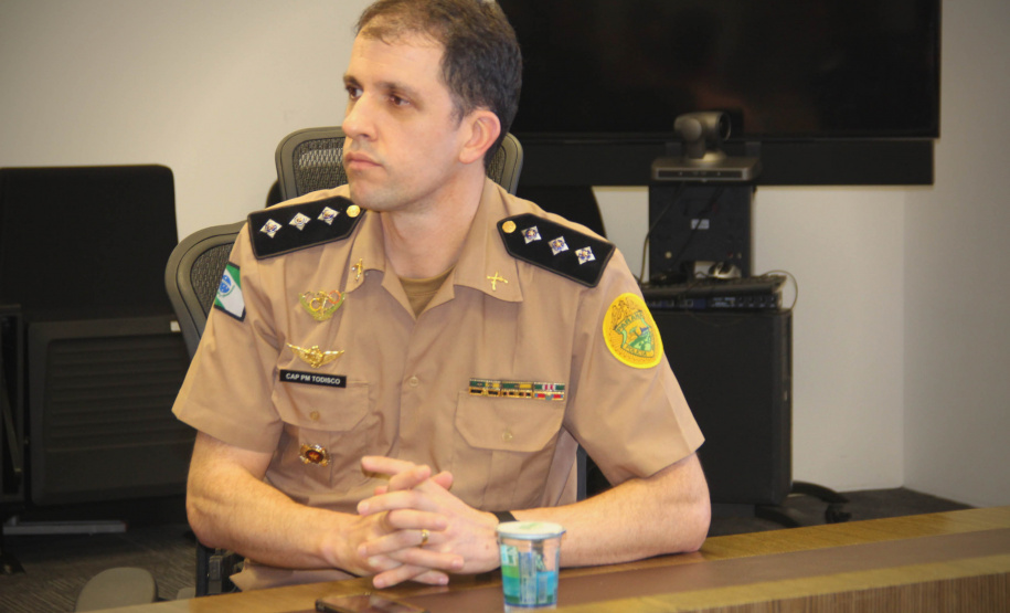 A Secretaria de Estado da Segurança Pública assinou nesta quarta-feira (27) um Termo de Cooperação Técnica com a Polícia Federal, o qual prevê aos integrantes das duas instituições acesso aos sistemas de dados internos de cada órgão e compartilhamento de informações. O acordo foi firmado na sede da Secretaria, em Curitiba. Foto: SESP