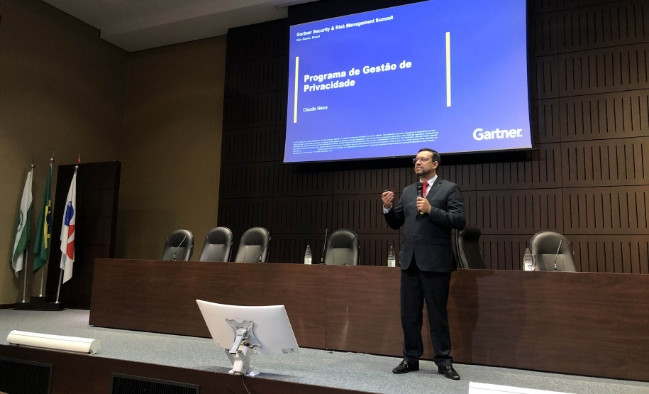 A Lei Geral de Proteção de Dados (LGPD) entra plenamente em vigor em agosto do próximo ano e exigirá adequações. Para esclarecer os reflexos da lei nas operações diárias do governo estadual, a Controladoria-Geral do Estado (CGE), em parceria com a Celepar, reuniram especialistas no assunto e servidores de diversos órgãos estaduais para debaterem as mudanças exigidas por essa legislação. O encontro foi terça-feira (26). Foto:CGE