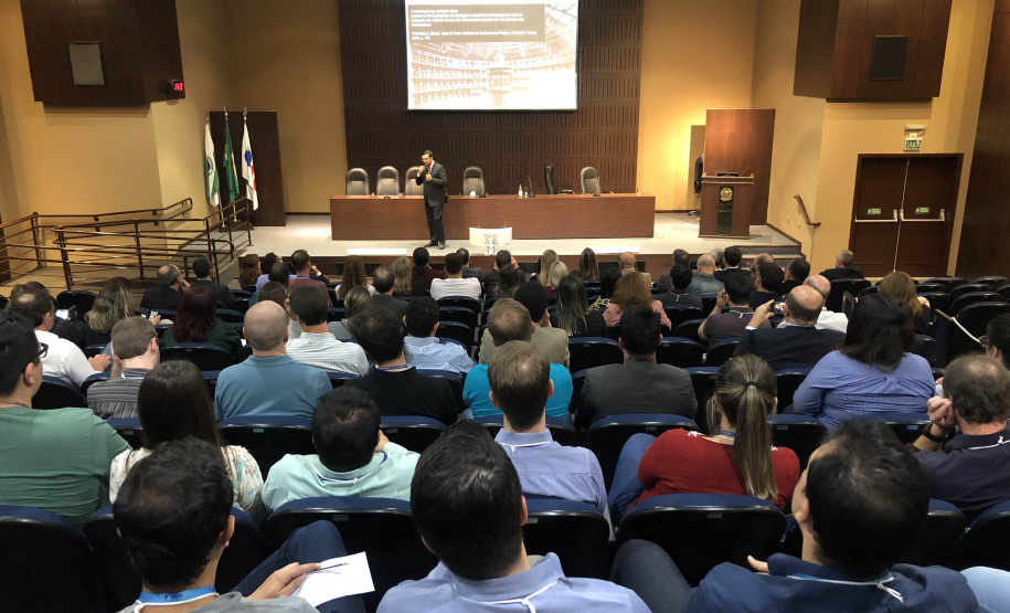 A Lei Geral de Proteção de Dados (LGPD) entra plenamente em vigor em agosto do próximo ano e exigirá adequações. Para esclarecer os reflexos da lei nas operações diárias do governo estadual, a Controladoria-Geral do Estado (CGE), em parceria com a Celepar, reuniram especialistas no assunto e servidores de diversos órgãos estaduais para debaterem as mudanças exigidas por essa legislação. O encontro foi terça-feira (26). Foto:CGE