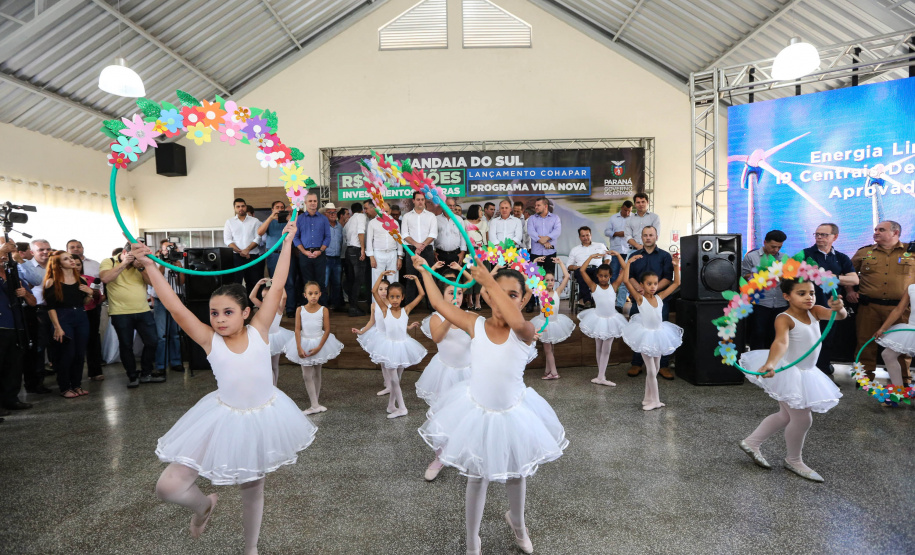 O Governador Carlos Massa Ratinho Júnior lança nesta quinta-feira (28),  o Programa Vida Nova Paraná em Jandaia do Sul.  E também anuncia  recursos e ações nas áreas da saúde, desenvolvimento urbano e sinalização viária, além de entrega de ambulância e de viatura para a Polícia Militar.Jandaia do Sul, 28/11/2019 -  Foto: Geraldo Bubniak/AEN