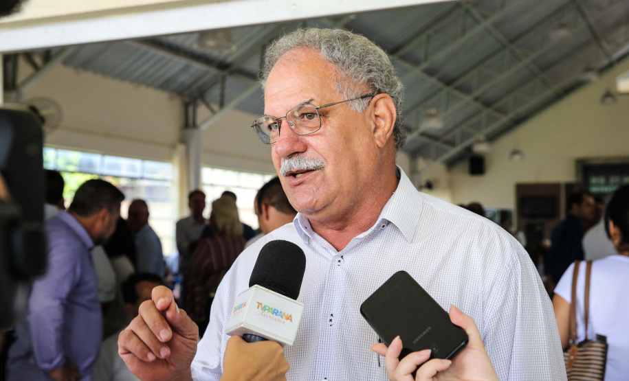 O Governador Carlos Massa Ratinho Júnior lança nesta quinta-feira (28),  o Programa Vida Nova Paraná em Jandaia do Sul.  E também anuncia  recursos e ações nas áreas da saúde, desenvolvimento urbano e sinalização viária, além de entrega de ambulância e de viatura para a Polícia Militar. Prefeito Ditao Pupio Jandaia do Sul, 28/11/2019 -  Foto: Geraldo Bubniak/AEN
