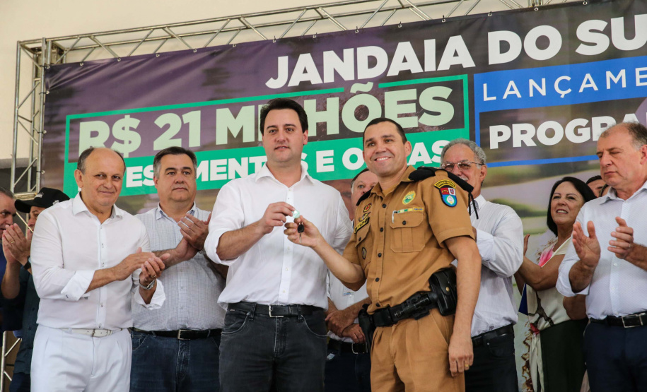 O Governador Carlos Massa Ratinho Júnior lança nesta quinta-feira (28),  o Programa Vida Nova Paraná em Jandaia do Sul.  E também anuncia  recursos e ações nas áreas da saúde, desenvolvimento urbano e sinalização viária, além de entrega de ambulância e de viatura para a Polícia Militar.Jandaia do Sul, 28/11/2019 -  Foto: Geraldo Bubniak/AEN