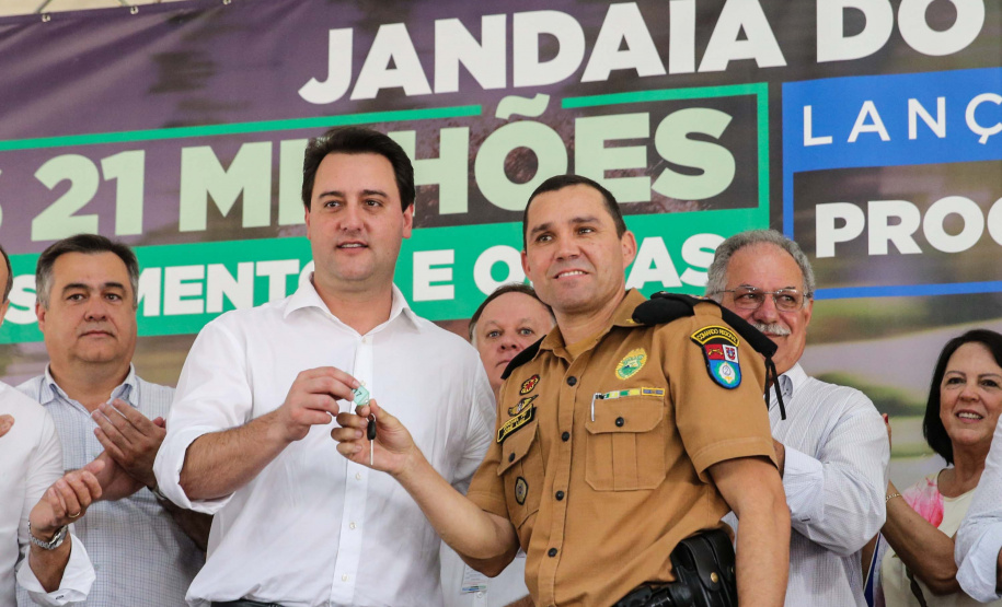 O Governador Carlos Massa Ratinho Júnior lança nesta quinta-feira (28),  o Programa Vida Nova Paraná em Jandaia do Sul.  E também anuncia  recursos e ações nas áreas da saúde, desenvolvimento urbano e sinalização viária, além de entrega de ambulância e de viatura para a Polícia Militar.Jandaia do Sul, 28/11/2019 -  Foto: Geraldo Bubniak/AEN