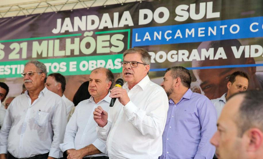 O Governador Carlos Massa Ratinho Júnior lança nesta quinta-feira (28),  o Programa Vida Nova Paraná em Jandaia do Sul.  E também anuncia  recursos e ações nas áreas da saúde, desenvolvimento urbano e sinalização viária, além de entrega de ambulância e de viatura para a Polícia Militar.Jandaia do Sul, 28/11/2019 -  Foto: Geraldo Bubniak/AEN