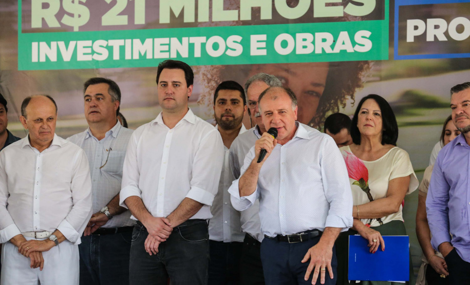 O Governador Carlos Massa Ratinho Júnior lança nesta quinta-feira (28),  o Programa Vida Nova Paraná em Jandaia do Sul.  E também anuncia  recursos e ações nas áreas da saúde, desenvolvimento urbano e sinalização viária, além de entrega de ambulância e de viatura para a Polícia Militar.Jandaia do Sul, 28/11/2019 -  Foto: Geraldo Bubniak/AEN